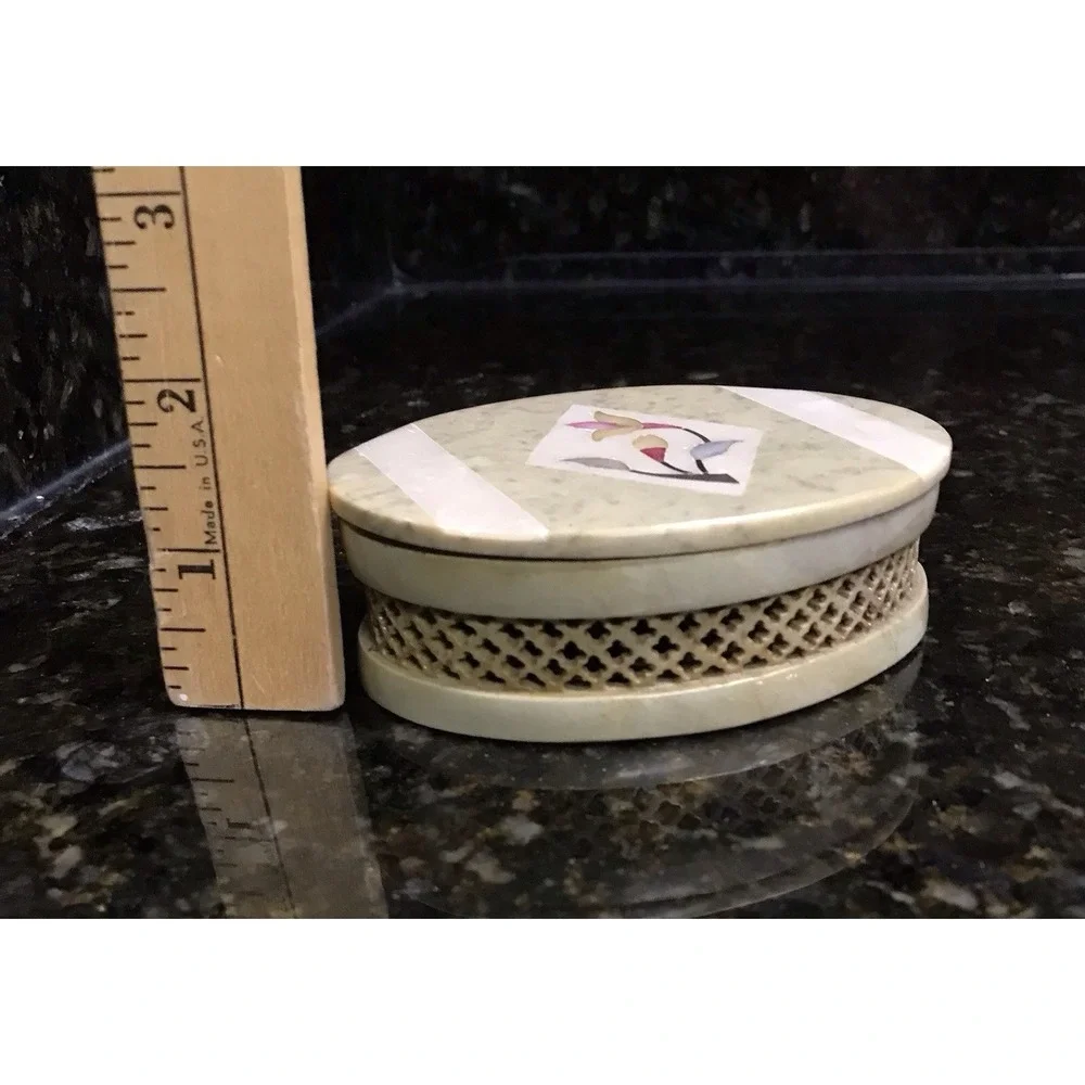 Soapstone Trinket‎ Box Jewelry Inlaid Mother of Pearl Vintage Hand Carved Oval